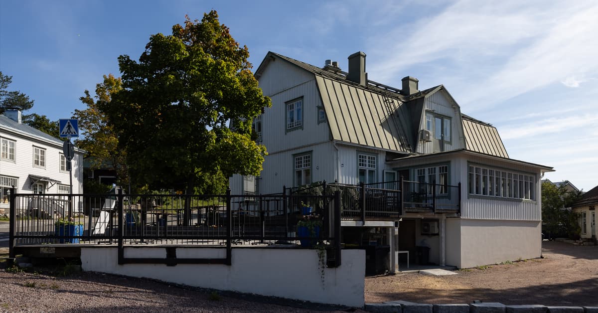 Ravintola Cru sijaitsee tunnelmallisessa puutalossa. Kuva: Otto Helkama