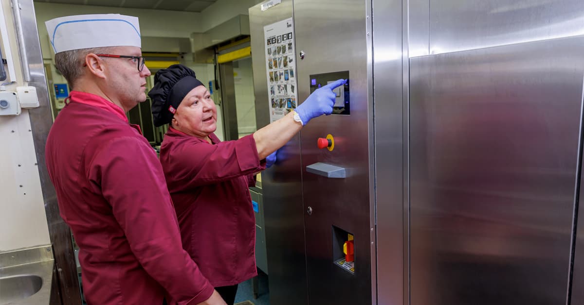 MEIKO-astianpesukone on ohjelmoitu käynnistymään itsenäisesti. Kuva: Heidi Noponen, Kuvagalleria Kotka