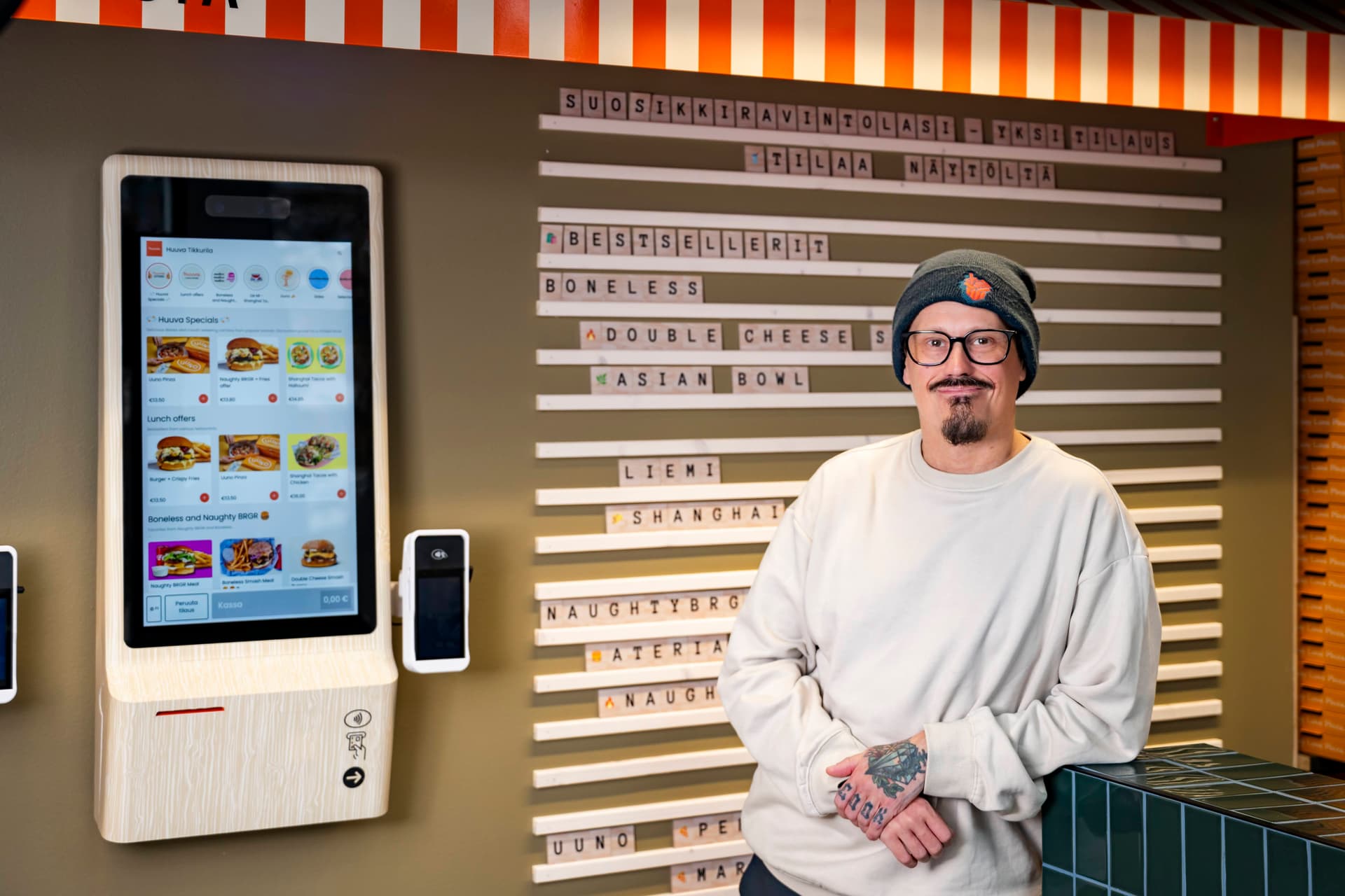 Huuvan keittiötoimenjohtaja Markus Kauppinen näkee kivijalkaravintoloissa monia etuja brändille. Kuva: Juuso Jatkola