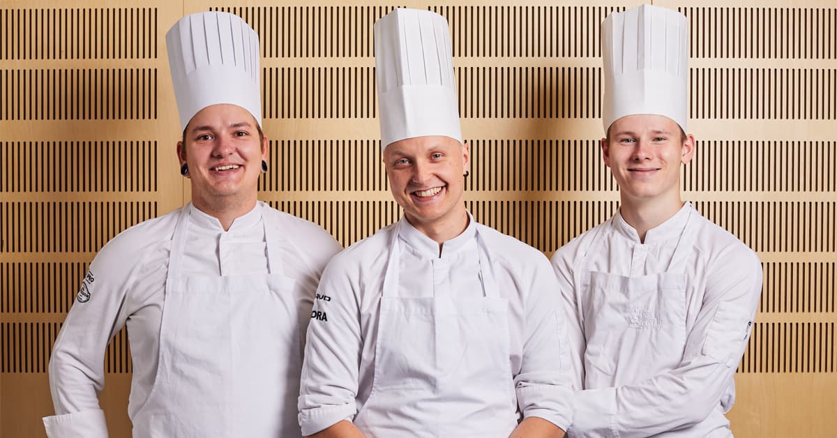 Mikko Pakola ja tiimi treenasivat karsintaa varten intensiivisesti juhannuksesta lähtien. Kuvassa valmentaja Johan Kurkela, Mikko Pakola ja assistentti Niilo Suominen. Kuva: Arto Arvilahti | Kuvakas