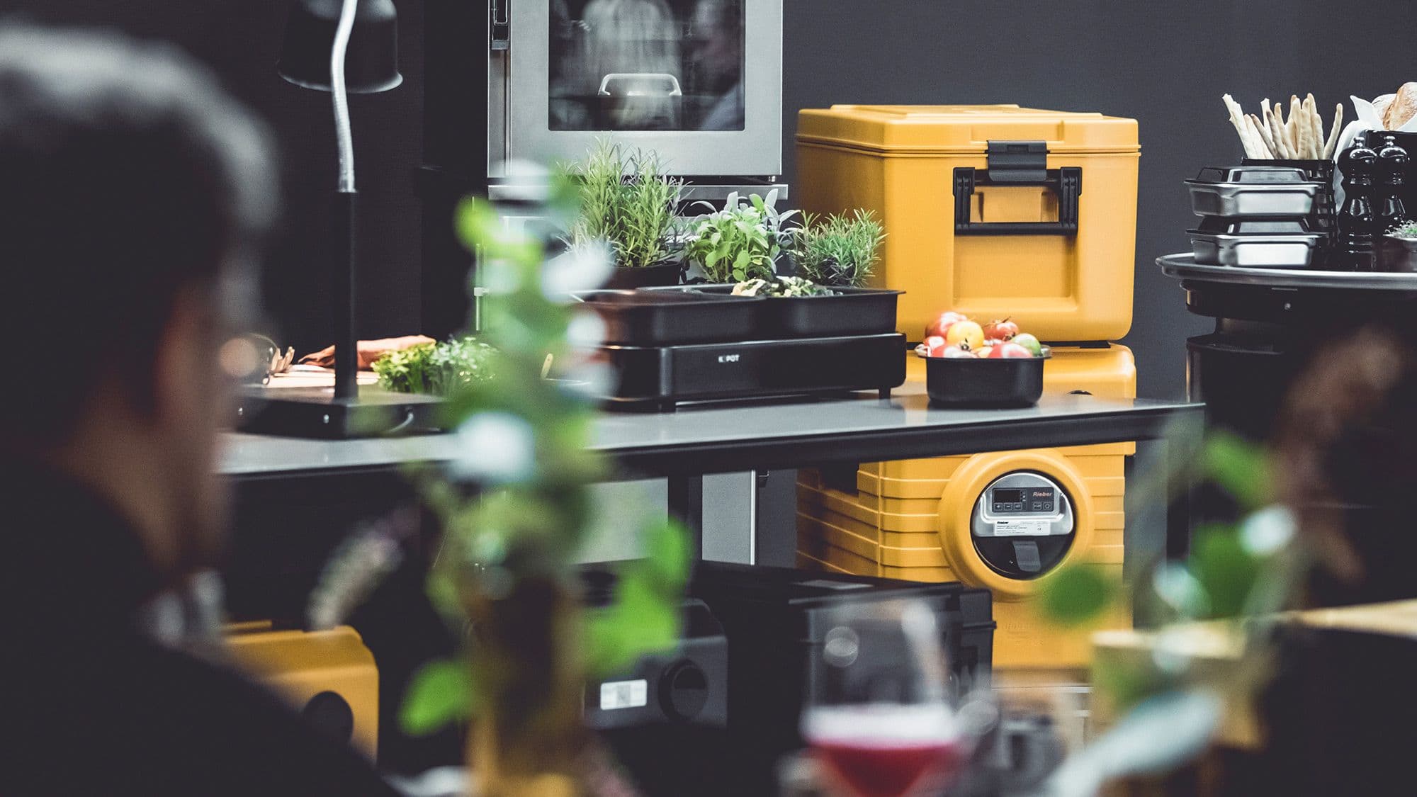 Rieber tarjoaa ratkaisut, joilla ruoka pysyy ensiluokkaisena keittiöstä asiakkaan lautaselle.